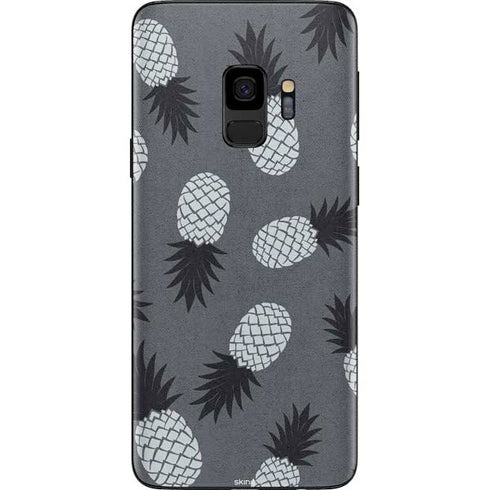 Black and White Pineapples Galaxy S9 Skin